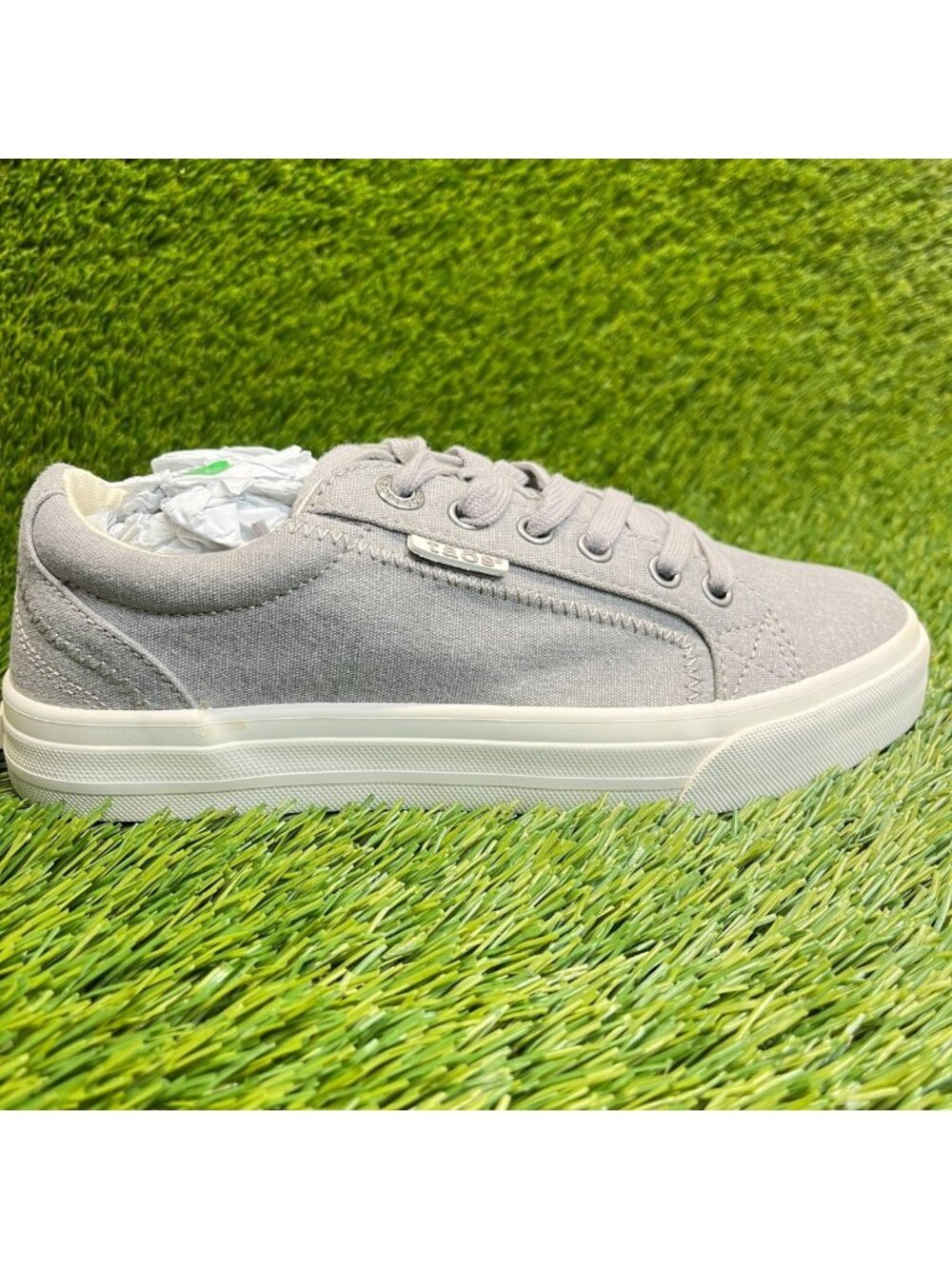 Taos Footwear Light Gray Low-Top Athletic Sneaker - size 7